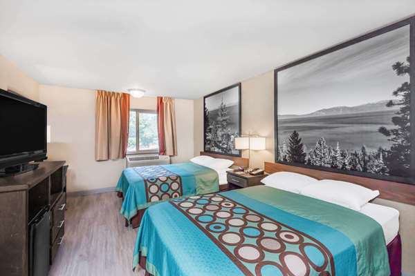  - Super 8 Hotel Redding - I-5, Exit 675