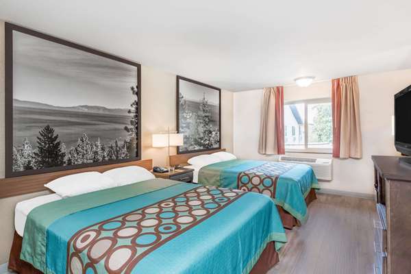  - Super 8 Hotel Redding - I-5, Exit 675