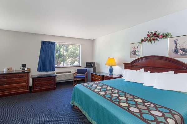 Suite - Super 8 Hotel Selma - CA 99, Exit 118