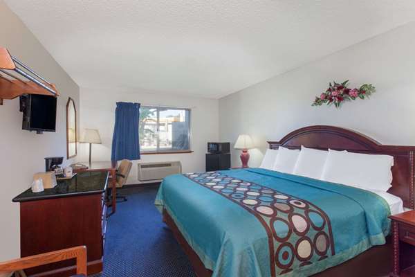  - Super 8 Hotel Selma - CA 99, Exit 118