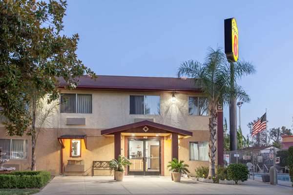 Exterior view - Super 8 Hotel Selma - CA 99, Exit 118