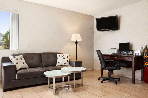  - Super 8 Motel Concordia