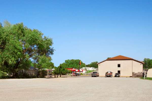  - Super 8 Motel Concordia