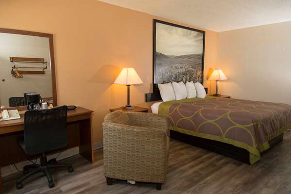  - Super 8 Motel Concordia