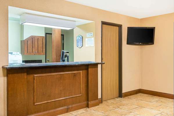  - Super 8 Hotel Ripley - I-77, Exit 138