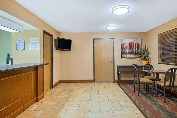  - Super 8 Hotel Ripley - I-77, Exit 138