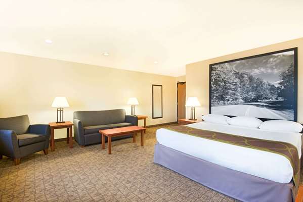 Suite - Super 8 Hotel Ripley - I-77, Exit 138
