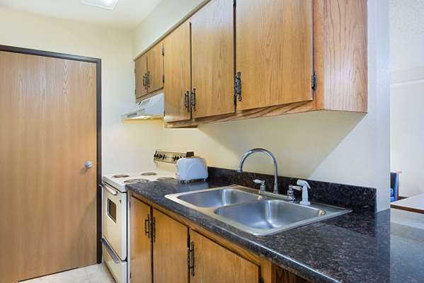 Suite - Super 8 Hotel Ripley - I-77, Exit 138