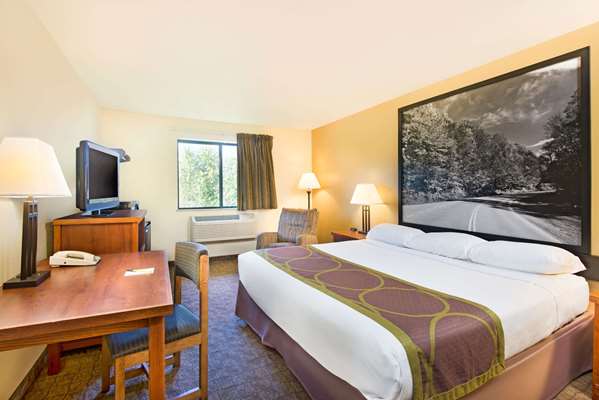  - Super 8 Hotel Ripley - I-77, Exit 138