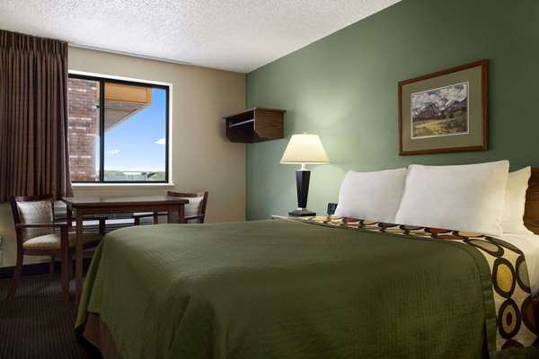  - Super 8 Motel Conrad