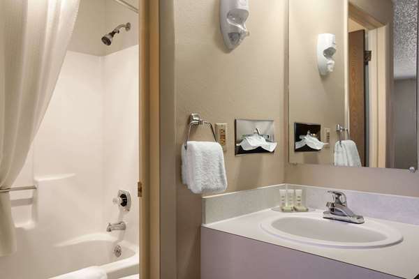  - Super 8 Motel Conrad