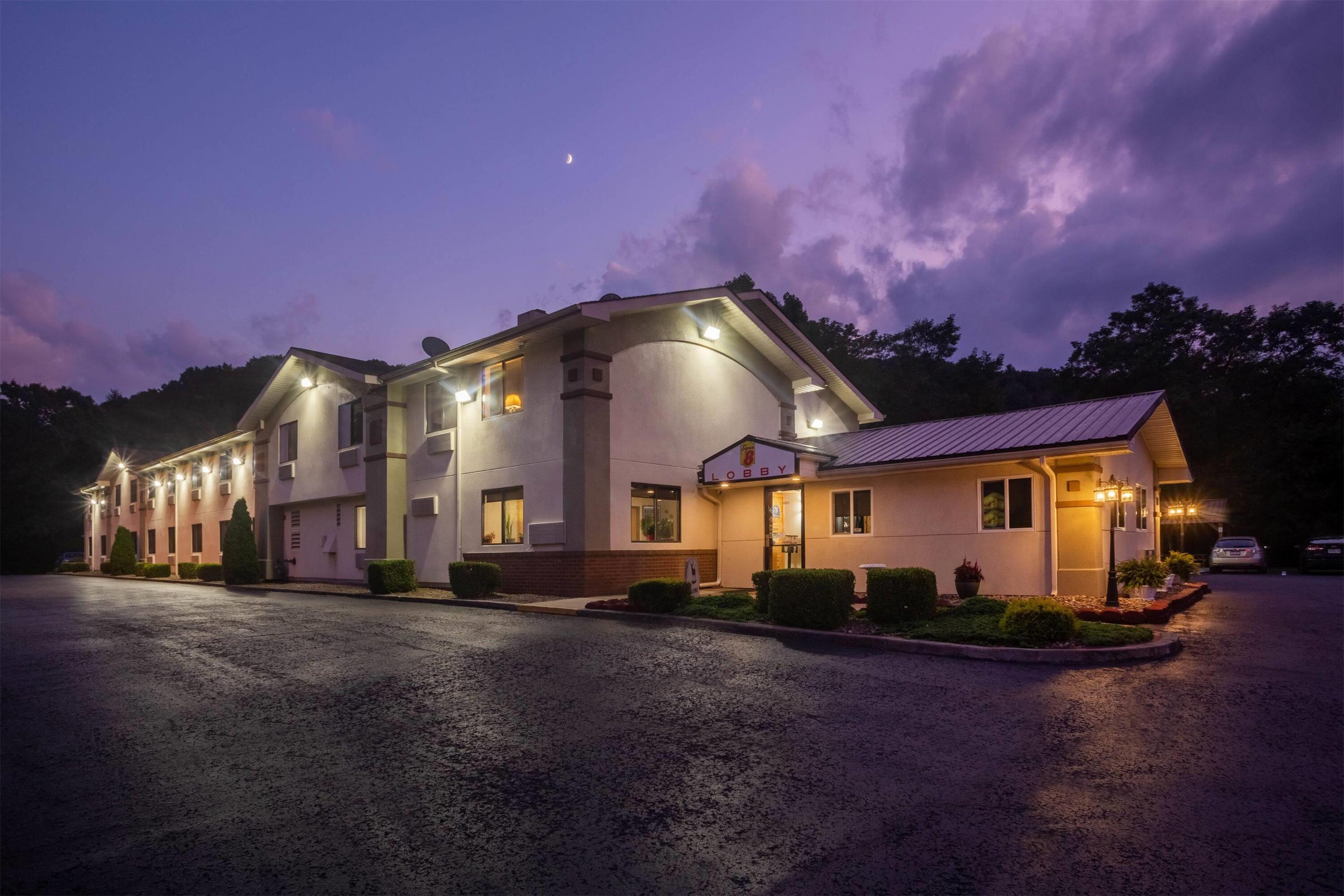 Exterior | Super 8 by Wyndham Elkins