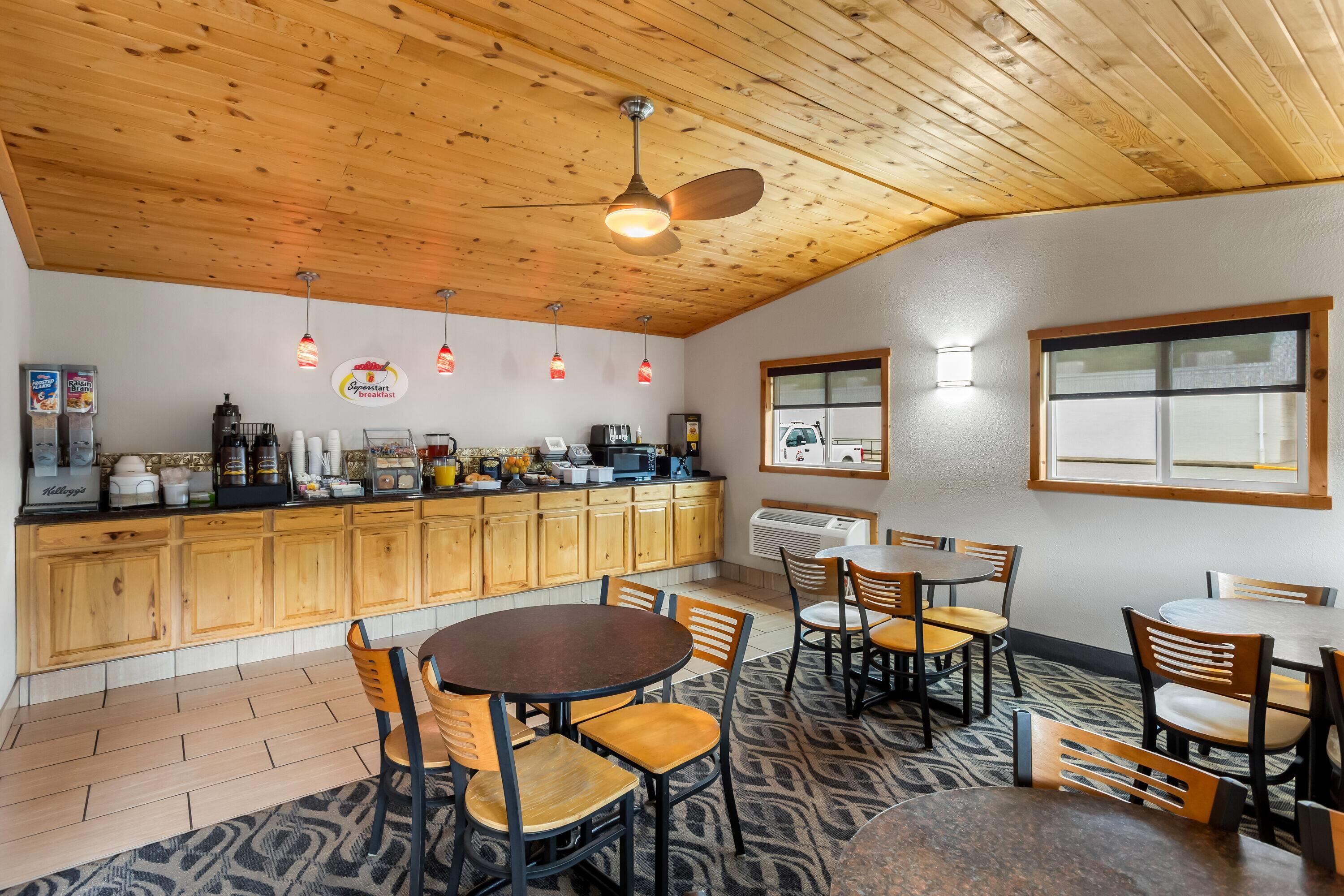 Breakfast Area | Super 8 by Wyndham Elkins