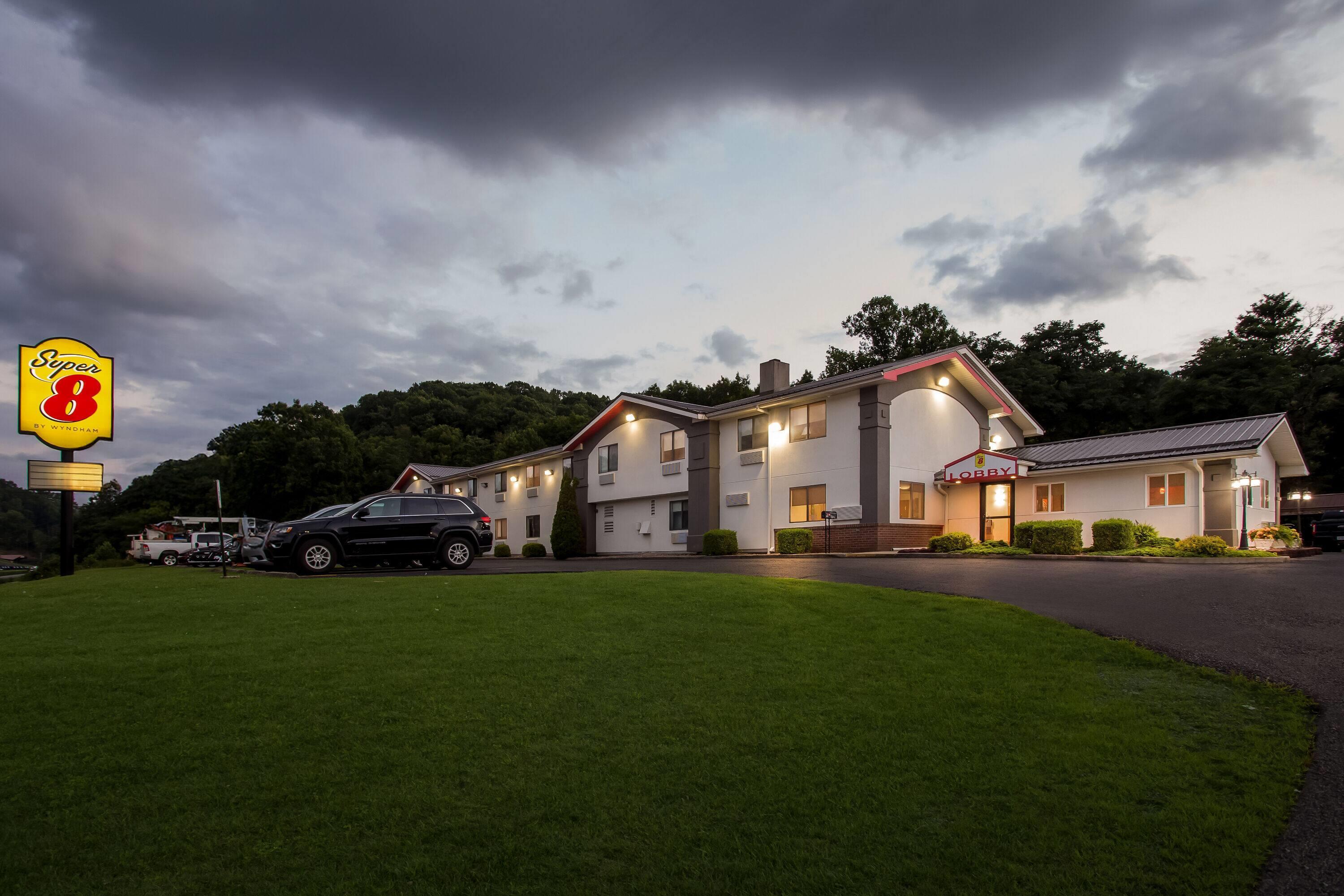 Exterior | Super 8 by Wyndham Elkins