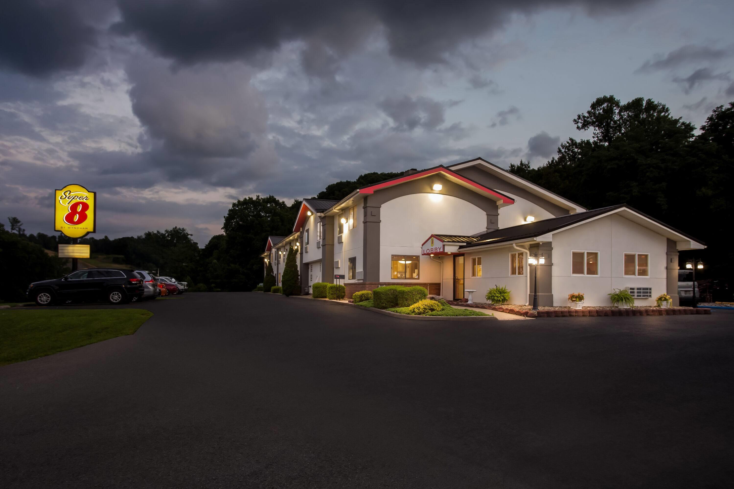 Exterior | Super 8 by Wyndham Elkins