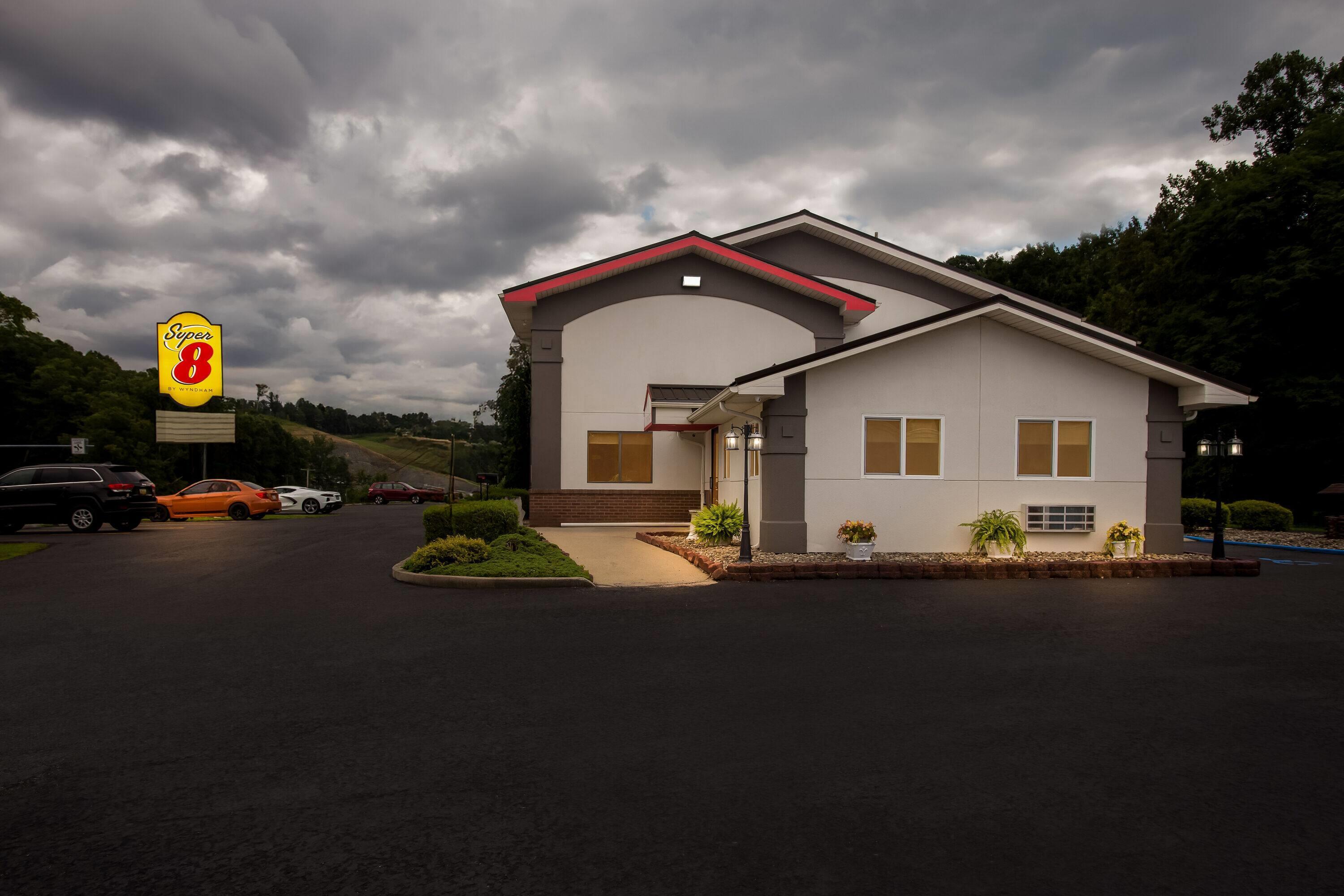 Exterior | Super 8 by Wyndham Elkins
