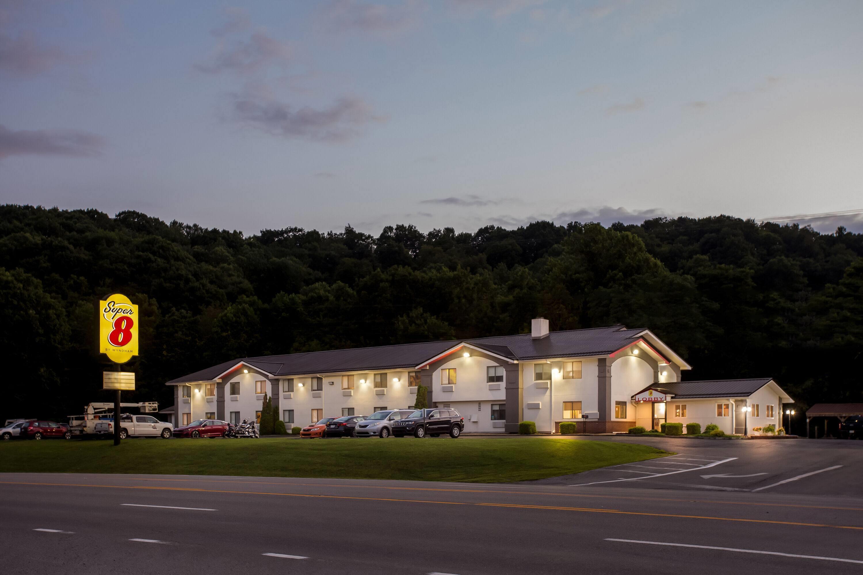 Exterior | Super 8 by Wyndham Elkins
