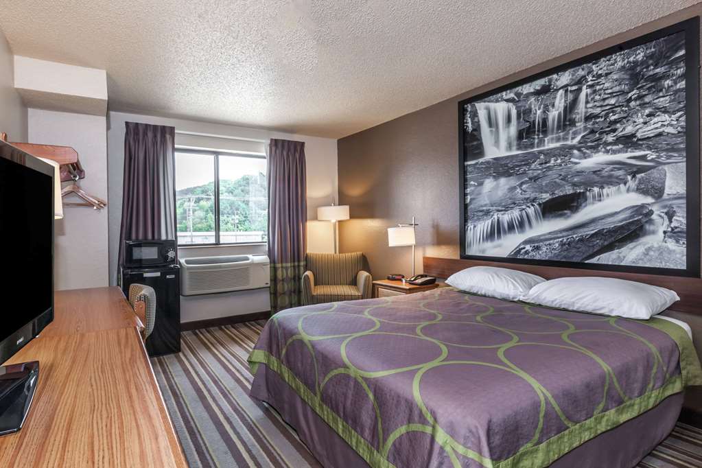 Super 8 by Wyndham Dunbar/Charleston Area - Tap to explore photos