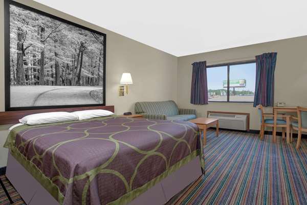 Suite - Super 8 Hotel East Evansville