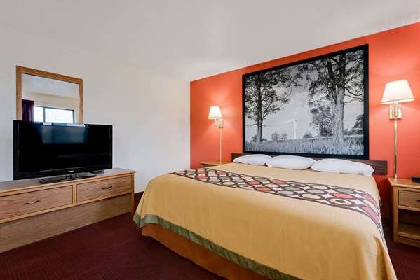 Suite - Super 8 Hotel Martinsburg - I-81, Exit 16