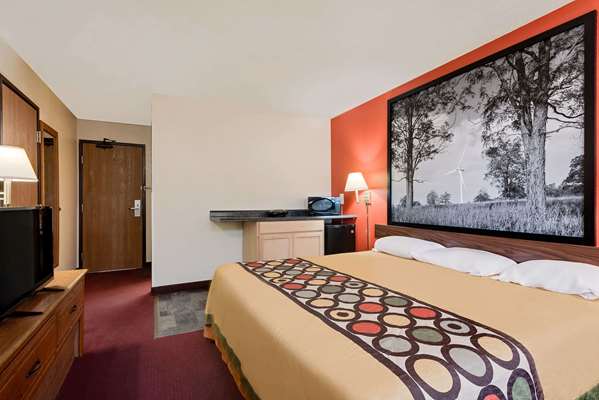  - Super 8 Hotel Martinsburg - I-81, Exit 16
