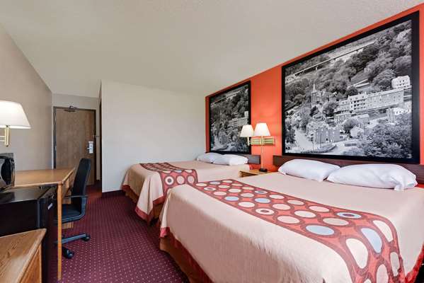  - Super 8 Hotel Martinsburg - I-81, Exit 16