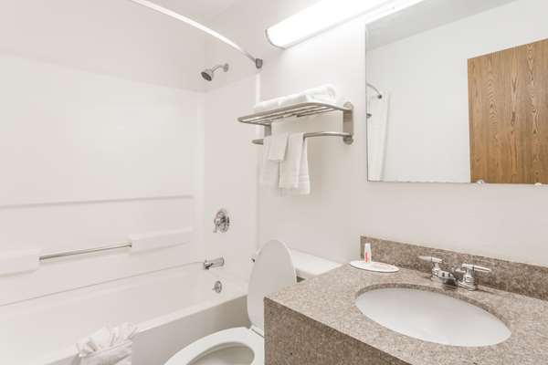  - Super 8 Hotel Summersville