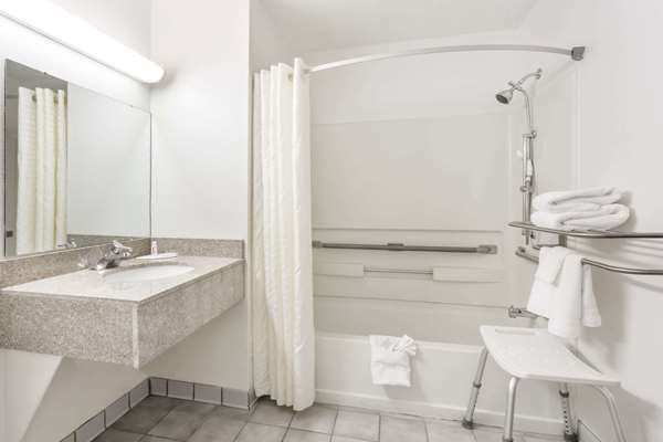  - Super 8 Hotel Summersville