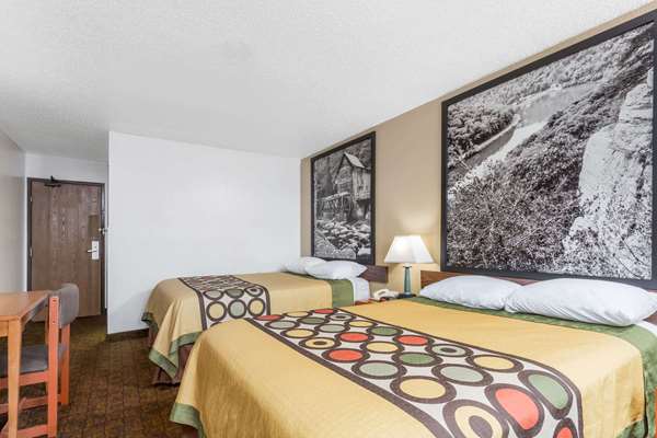  - Super 8 Hotel Summersville