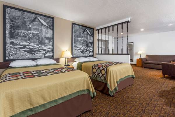 Suite - Super 8 Hotel Summersville
