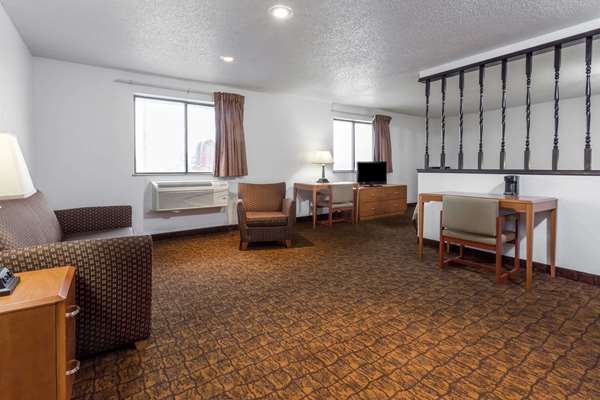 Suite - Super 8 Hotel Summersville