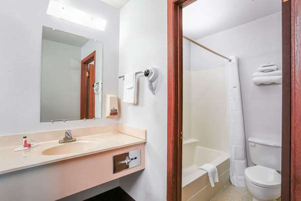  - Travelodge Deer Lodge - I-90, Exit 184