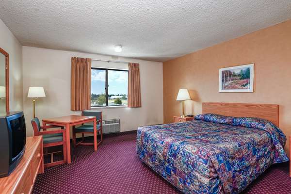  - Travelodge Deer Lodge - I-90, Exit 184