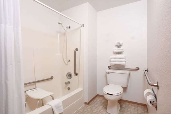  - Travelodge Deer Lodge - I-90, Exit 184