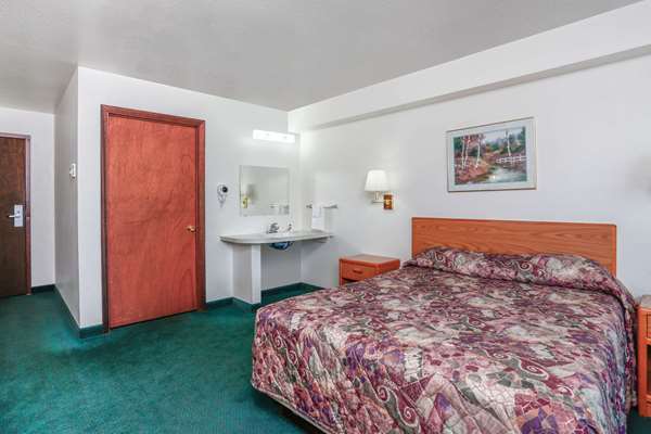  - Travelodge Deer Lodge - I-90, Exit 184
