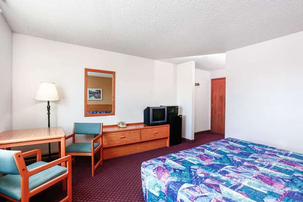  - Travelodge Deer Lodge - I-90, Exit 184