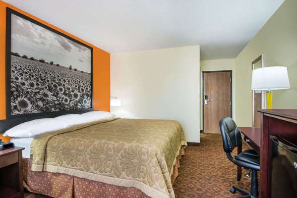  - Super 8 Motel Emporia