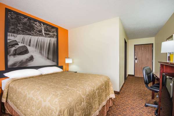  - Super 8 Motel Emporia