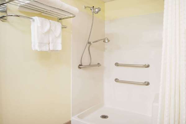  - Super 8 Motel Emporia