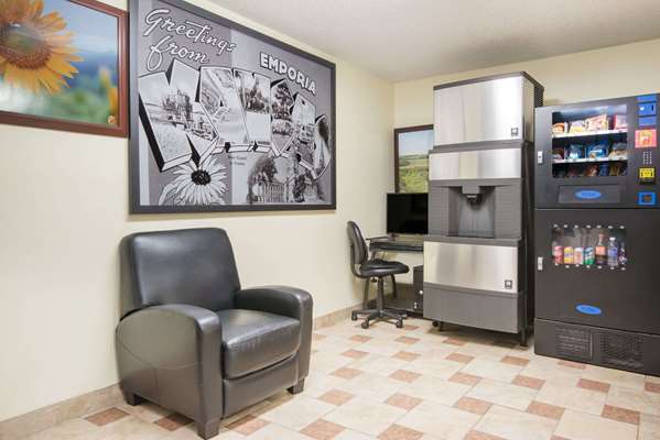  - Super 8 Motel Emporia