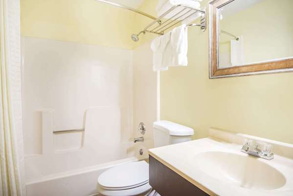  - Super 8 Motel Emporia