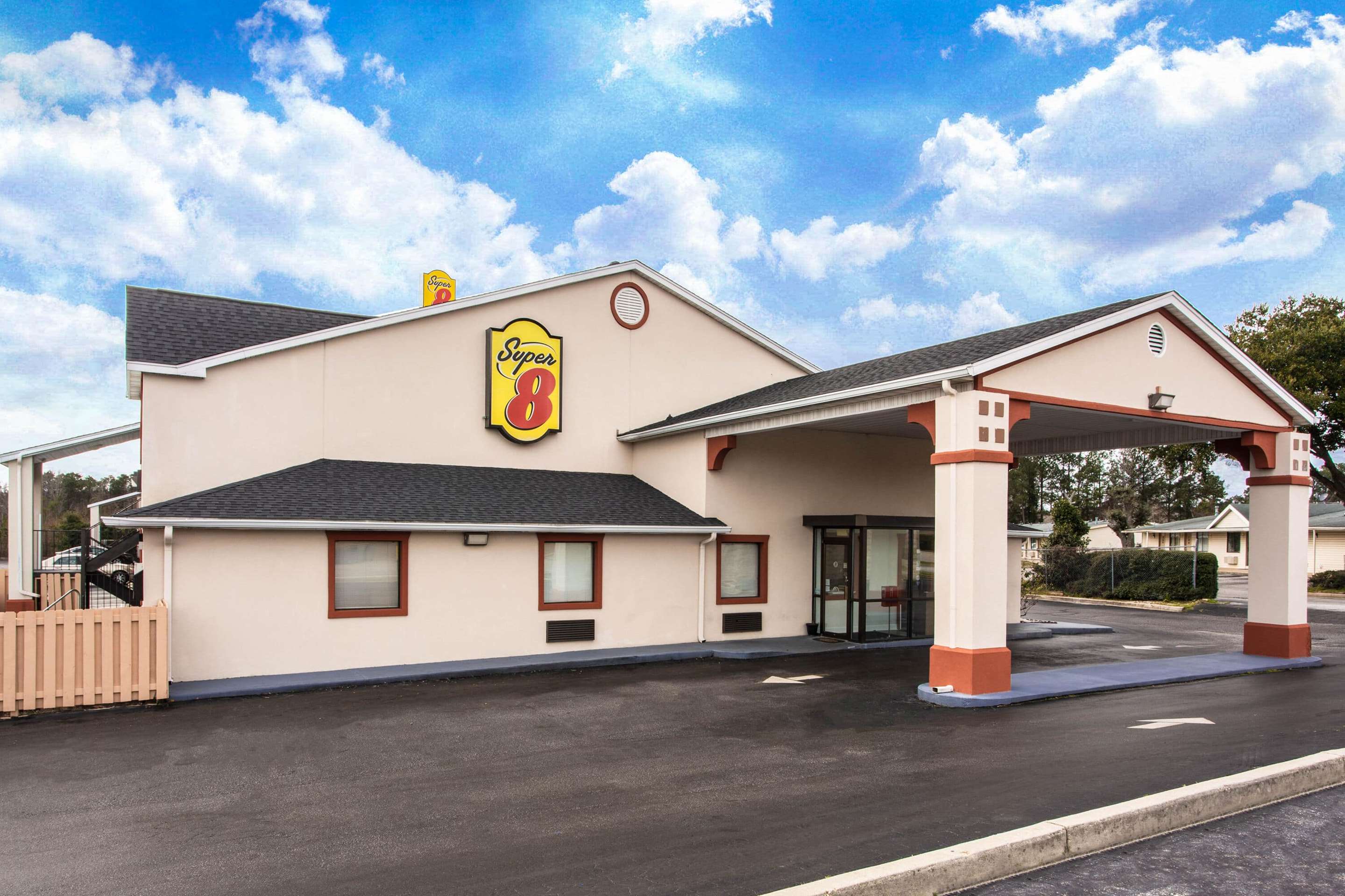 Exterior | Super 8 by Wyndham Florence