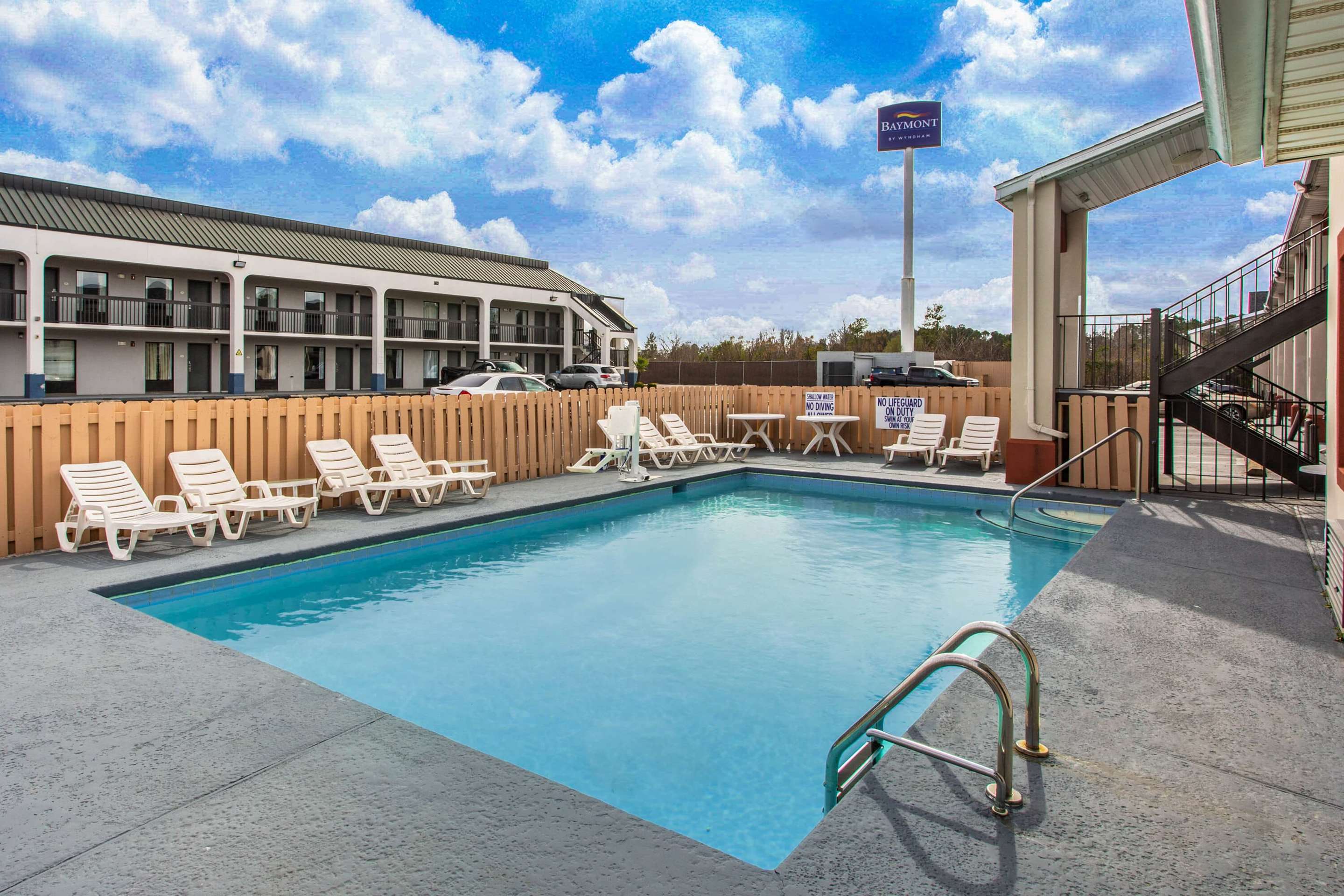 Pool | Super 8 by Wyndham Florence