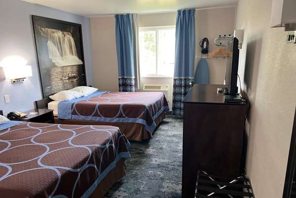  - Super 8 Hotel Columbus - I-65, Exit 68