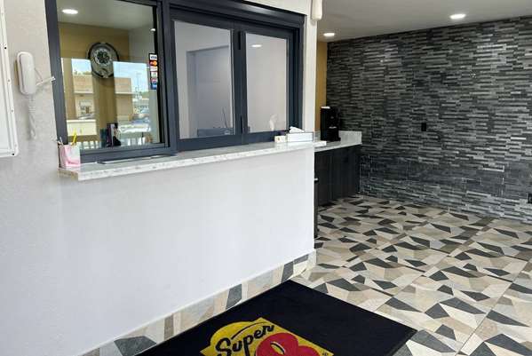  - Super 8 Hotel Columbus - I-65, Exit 68