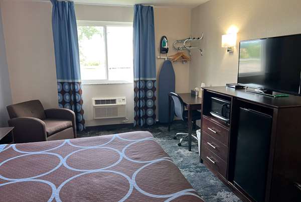  - Super 8 Hotel Columbus - I-65, Exit 68