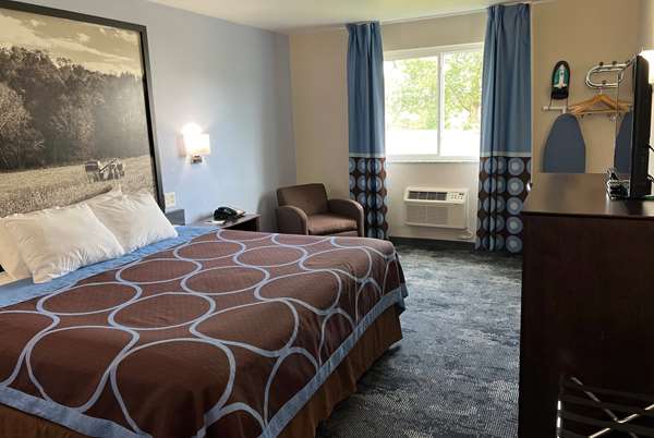  - Super 8 Hotel Columbus - I-65, Exit 68