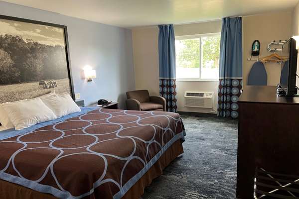  - Super 8 Hotel Columbus - I-65, Exit 68