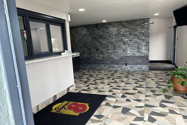  - Super 8 Hotel Columbus - I-65, Exit 68