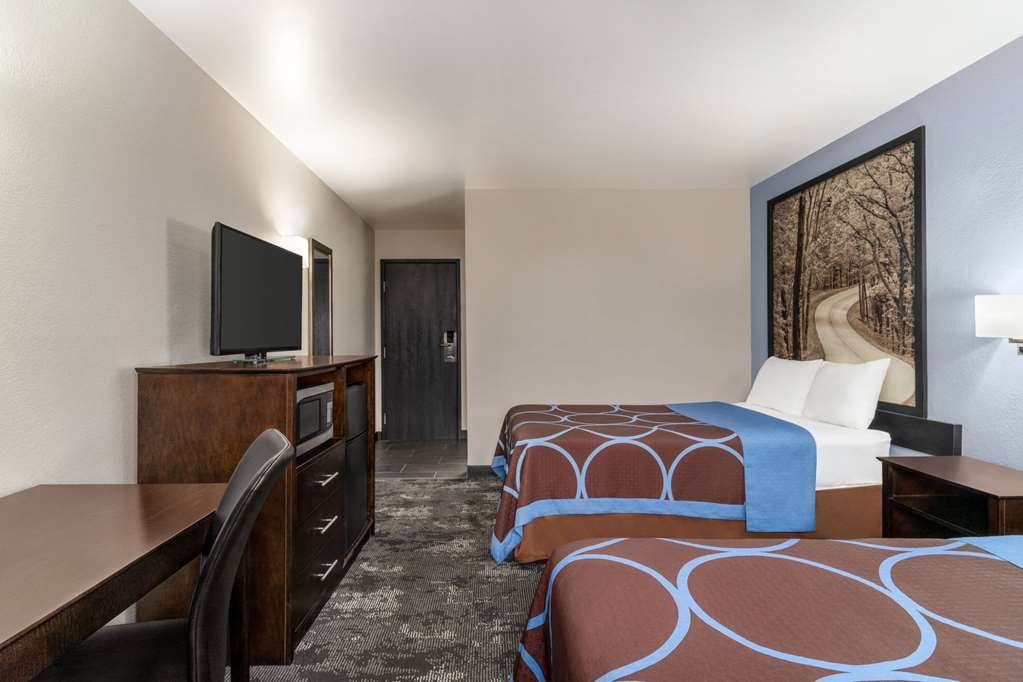 SUPER 8 COLUMBUS IN-guestroom-Guest Room,On-Site.jpg